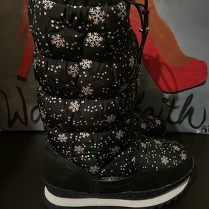 Women’s Snow Boots Size 6